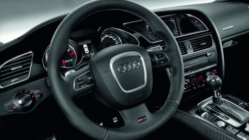 De trossen kunnen los! Audi toont alvast het topmodel uit de A5-reeks, de RS5. De 450 pk sterke spierbundel met aangescherpte quattrotechniek en nieuwe S tronic transmissie staat als Coupe in Genve e