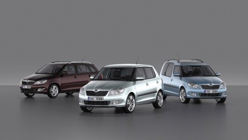 Skoda presenteert de eerste fotos van de vernieuwde Fabia en Roomster. Beide modellen hebben niet alleen een nieuw gezicht gekregen maar zijn ook technisch bijgeschaafd, met onder meer de komst van n