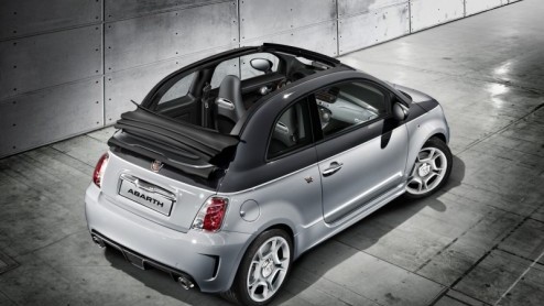 Na de facelift van de Fiat Grande Punto kan het heethoofdige broertje Abarth Grande Punto niet achterblijven. De sportievelingen uit Itali hebben de scheurneus leuk bijgeschaafd en presenteert deze s