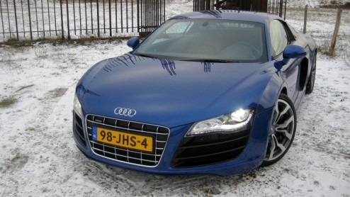 Bij Audi is de R8 ht rasechte paradepaard van de familie, in 2006 'geboren' uit de vele successen in de legendarische Le Mans races. Een supersportwagen met V8 die tot absolute topprestaties in staat