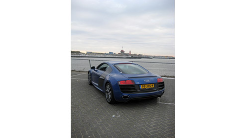 Bij Audi is de R8 ht rasechte paradepaard van de familie, in 2006 'geboren' uit de vele successen in de legendarische Le Mans races. Een supersportwagen met V8 die tot absolute topprestaties in staat