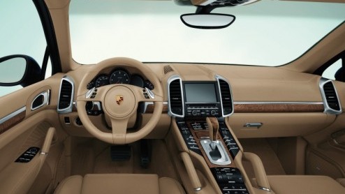 Het geheim is ontrafeld; Porsche onthult vandaag alvast digitaal de nieuwe Cayenne. De meest sportieve SUV op de markt debuteert in volle glorie op de Autosalon van Genve en verschijnt daar ook als h