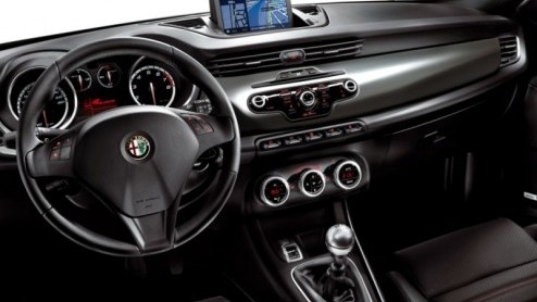 Alfa Romeo maakt zich in Genve op voor de nieuwe Giulietta, de langverwachte opvolger van de 147 die in mei op de markt komt. Niet in deze, maar in de Mito, zal het merk ook een nieuwe transmissie me