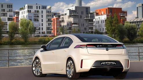 Opel neemt de elektrisch aangedreven Ampera mee naar de Autosalon van Genve, en heeft daarvoor het eerste prototype van de productie-Ampera opgeladen aan het nieuwe laadstation bij Opel in Rsselshei