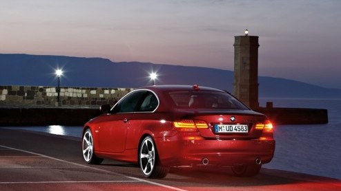 De prijzen van de vernieuwde BMW 3 Serie Coup en Cabrio en van de BMW X5 zijn bekend. Goed nieuws, die zijn ondanks de vernieuwingen en de nog krachtigere motoren zijn de prijzen over de gehele linie
