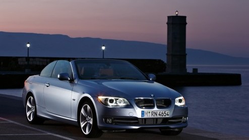 De prijzen van de vernieuwde BMW 3 Serie Coup en Cabrio en van de BMW X5 zijn bekend. Goed nieuws, die zijn ondanks de vernieuwingen en de nog krachtigere motoren zijn de prijzen over de gehele linie