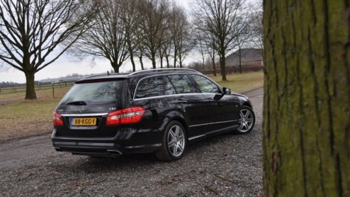 Iedereen die wel eens met de auto op vakantie gaat of is geweest, kent die typische vakantieperikelen wel: gebrek aan ruimte bij het inladen van de auto, bemoeienis van de bijrijder op de rijstijl en
