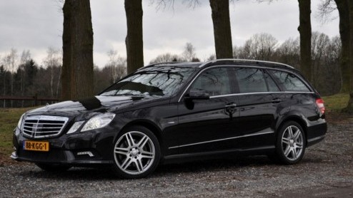 Iedereen die wel eens met de auto op vakantie gaat of is geweest, kent die typische vakantieperikelen wel: gebrek aan ruimte bij het inladen van de auto, bemoeienis van de bijrijder op de rijstijl en