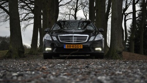 Iedereen die wel eens met de auto op vakantie gaat of is geweest, kent die typische vakantieperikelen wel: gebrek aan ruimte bij het inladen van de auto, bemoeienis van de bijrijder op de rijstijl en
