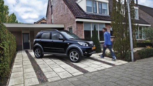 De Nederlandse Daihatsu-dealers zijn gestart met de verkoop van de nieuwe Terios. Deze compacte Japanse SUV van Daihatsu is ten opzichte van de voorgaande generatie flink verbeterd. Niet alleen zijn h