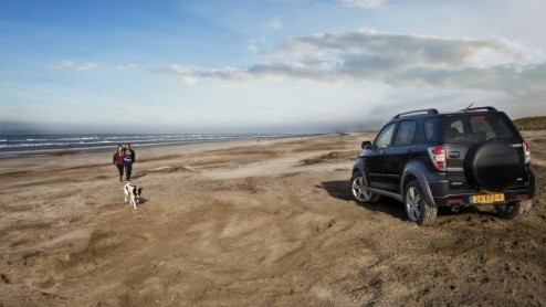 De Nederlandse Daihatsu-dealers zijn gestart met de verkoop van de nieuwe Terios. Deze compacte Japanse SUV van Daihatsu is ten opzichte van de voorgaande generatie flink verbeterd. Niet alleen zijn h