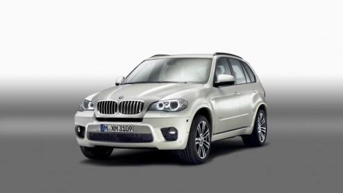 Hupsa, koud na de onthulling van de vernieuwde X5 heeft BMW al een M Sport Package klaargezet. Met dit pakket sportieve elementen aan in-, exterieur en chassis komt de dynamische SUV nog beter in zijn