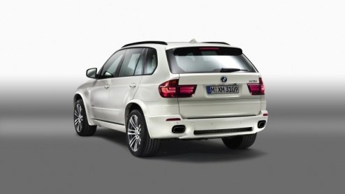 Hupsa, koud na de onthulling van de vernieuwde X5 heeft BMW al een M Sport Package klaargezet. Met dit pakket sportieve elementen aan in-, exterieur en chassis komt de dynamische SUV nog beter in zijn