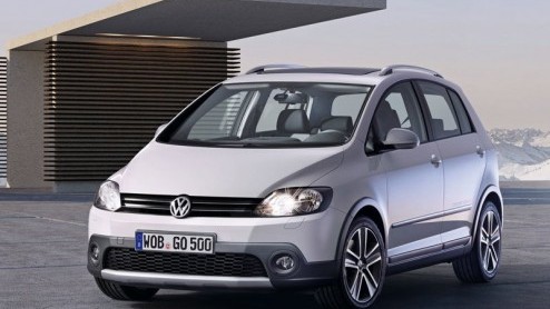 Het is eigenlijk geen verrassing dat Volkswagen op basis van de vernieuwde Golf Plus ook weer een CrossGolf-versie uitbrengt. De opgestoerde variant staat in een subtiel robuuste outfit in Genve en p