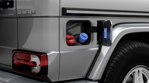 Mercedes-Benz is van mening dat de G-Klasse ook in 2010 bij de tijd moet blijven. Daarom wordt de oudgediende in de familie letterlijk opgeschoond met BlueTEC-dieseltechniek; de Duitsers hebben daarom
