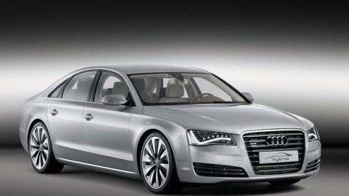 Naast Volkswagen heeft ook Audi een interessant gamma elektrische- en hybridemodellen in gedachten. Zo gaat eind dit jaar de Q5 Hybrid uit de doeken en is een jaar later de A8 hybride met 2.0 TFSI vie