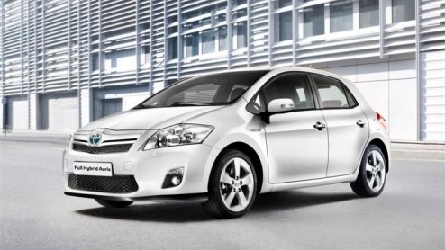 Toyota heeft nadere details van de Auris Hybrid bekendgemaakt. Zo verbruikt de compacte vijfdeurs middenklasser slechts 3.9l/100km en doet zijn CO2-uitstoot van 89 gram helemaal niet onder die van de