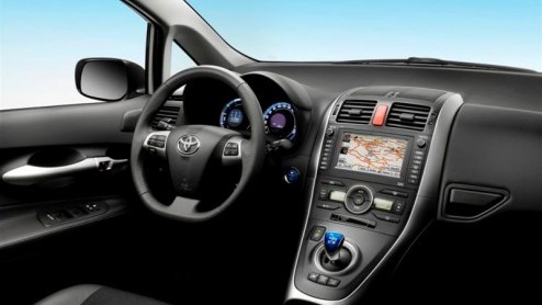 Toyota heeft nadere details van de Auris Hybrid bekendgemaakt. Zo verbruikt de compacte vijfdeurs middenklasser slechts 3.9l/100km en doet zijn CO2-uitstoot van 89 gram helemaal niet onder die van de