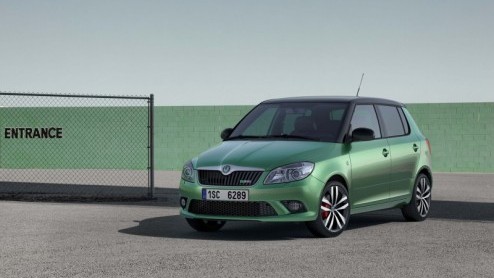 Pittig nieuws van Skoda in Genve. Daar presenteren de Tsjechen de Fabia RS, en regelrechte hot hatch met de krachtige 180 pk 1.4 TSI en 7-traps DSG-automaat. Voor wie sportief met zn gezin voor dag 
