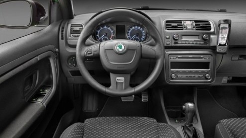Pittig nieuws van Skoda in Genve. Daar presenteren de Tsjechen de Fabia RS, en regelrechte hot hatch met de krachtige 180 pk 1.4 TSI en 7-traps DSG-automaat. Voor wie sportief met zn gezin voor dag 