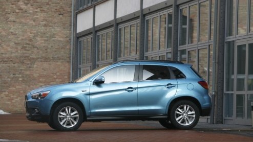 Mitsubishi gaat met de tijd mee en presenteert het type auto van nu: de compacte crossover. De Japanners geven hun eigen spruit de naam ASX en wordt als iets kleiner, maar ook sportiever broertje onde