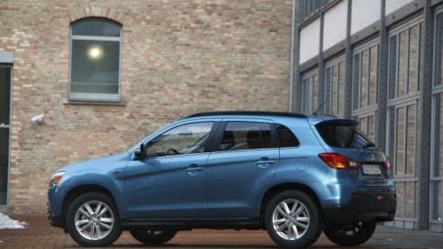 Mitsubishi gaat met de tijd mee en presenteert het type auto van nu: de compacte crossover. De Japanners geven hun eigen spruit de naam ASX en wordt als iets kleiner, maar ook sportiever broertje onde