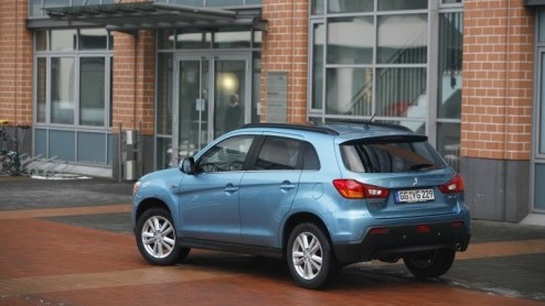 Mitsubishi gaat met de tijd mee en presenteert het type auto van nu: de compacte crossover. De Japanners geven hun eigen spruit de naam ASX en wordt als iets kleiner, maar ook sportiever broertje onde
