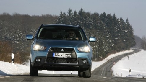Mitsubishi gaat met de tijd mee en presenteert het type auto van nu: de compacte crossover. De Japanners geven hun eigen spruit de naam ASX en wordt als iets kleiner, maar ook sportiever broertje onde