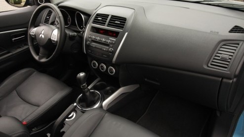 Mitsubishi gaat met de tijd mee en presenteert het type auto van nu: de compacte crossover. De Japanners geven hun eigen spruit de naam ASX en wordt als iets kleiner, maar ook sportiever broertje onde