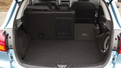 Mitsubishi gaat met de tijd mee en presenteert het type auto van nu: de compacte crossover. De Japanners geven hun eigen spruit de naam ASX en wordt als iets kleiner, maar ook sportiever broertje onde