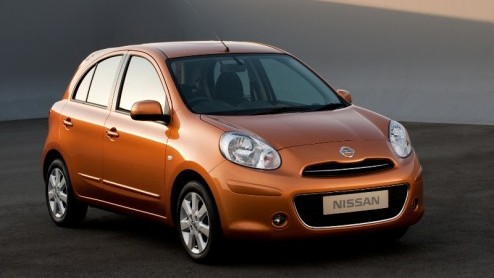 En dit is m dan, de nieuwe Nissan Micra. Na wat voorproefjes en algemene beloften tonen de Japanners vandaag de frisse compacte hatchback in volle glorie. Vanaf de herfst komt-ie met een driecilinder
