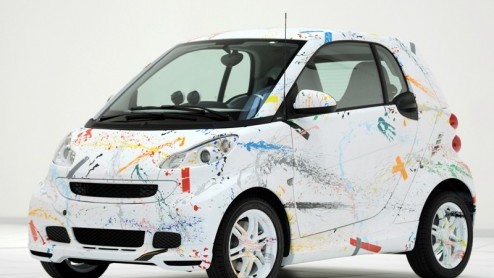 Smartjes zijn vaak echte eye-catchers. Daar doet deze smart fortwo sprinkle by Rolf Sachs helemaal eer aan. De Zwitserse ontwerper nam het smartcredo open your mind letterlijk en heeft zich creatief
