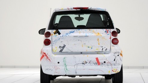 Smartjes zijn vaak echte eye-catchers. Daar doet deze smart fortwo sprinkle by Rolf Sachs helemaal eer aan. De Zwitserse ontwerper nam het smartcredo open your mind letterlijk en heeft zich creatief