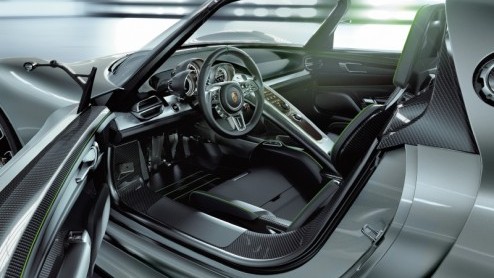 Een supersnelle sportauto met een middenmotor en plugin-hybridetechniek, die sneller is dan de Carrera GT en zuiniger dan alle stadsautos. Dat is de verrassing die Porsche voor ons in petto heeft op