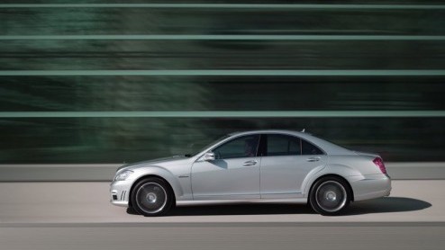De komst van de nieuwe V8 motoren bij Mercedes-Benz wordt nu wel heel concreet. De vernieuwde S 63 AMG verruilt de 6.2 V8 voor een 5.5 liter V8 bi-turbo met maximaal 571 pk. Zoals we mogen verwachten