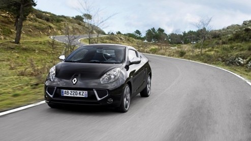Tijdens de Zwitserse autoshow zijn bij Renault de ogen gericht op twee nieuwe cabrio's, waaronder de compacte Wind. De eigenwijze tweezitter met een supersnel elektrisch wegklapbaar dak biedt opvallen