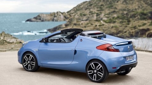 Tijdens de Zwitserse autoshow zijn bij Renault de ogen gericht op twee nieuwe cabrio's, waaronder de compacte Wind. De eigenwijze tweezitter met een supersnel elektrisch wegklapbaar dak biedt opvallen