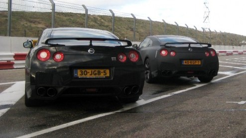 De Nissan GT-R is niet zomaar een snelle auto met bergen pks. De Japanners hebben zo hun eigen visie hoe hun meest sportieve telg uit de familie in het leven moet staan. Het resultaat is ronduit indr