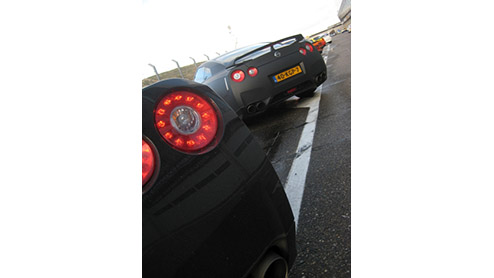 De Nissan GT-R is niet zomaar een snelle auto met bergen pks. De Japanners hebben zo hun eigen visie hoe hun meest sportieve telg uit de familie in het leven moet staan. Het resultaat is ronduit indr