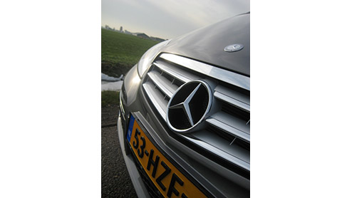 Zuinig autorijden en het op slimme wijze besparen van brandstof begint steeds grotere vormen aan te nemen. Mercedes-Benz past inmiddels bij vrijwel alle modellen  ook bij de grote jongens  diverse t