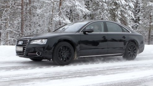 Een nieuwe Audi A8 die wel heel incognito door de sneeuw stuift, dat moet wel een geheim project Ingolstadt zijn. Wij zijn er van overtuigd dat dit de nieuwe S8 in wording is.