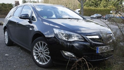 Dat het nieuwe Opel Astra-gamma is niet complete zonder een sportieve GSi-versie wisten we al, een gezinsvriendelijke Sports Tourer stationwagon mag al helemaal niet ontbreken. Opel is er al behoorl