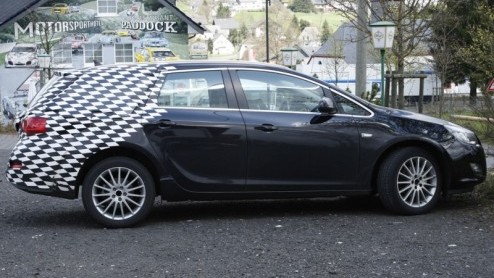 Dat het nieuwe Opel Astra-gamma is niet complete zonder een sportieve GSi-versie wisten we al, een gezinsvriendelijke Sports Tourer stationwagon mag al helemaal niet ontbreken. Opel is er al behoorl