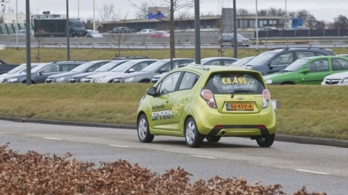Onlangs vond in Vianen, tijdens een groots Chevrolet-event, de finale van de racegame op het wereldwijde web plaats. De zestig beste (digitale) coureurs mochten die dag in evenzoveel flitsend groen ge