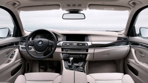 Wie A zegt moet ook B zeggen, dus heeft BMW van de nieuwe 5-serie - die volgende week bij de dealer staat - nu de Touring uit de doeken gedaan. Volgende maand maakt deze variant zijn debuut in Leipzig