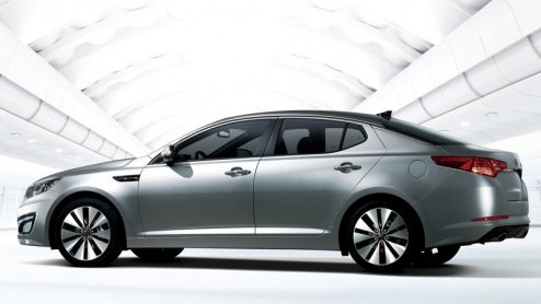 Niet in Genve, maar op de autoshow van New York (begin april) presenteert Kia de nieuwe Magentis, die zijn platform deelt met de op stapel staande Hyundai i40. De eerste fotos zijn inmiddels wereldk