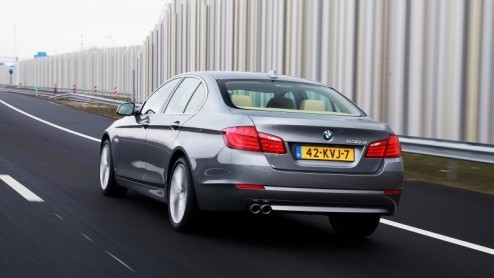 Na zeven jaar en ruim vijf-en-een-half miljoen exemplaren zit de carrire van de Bangle BMW 5-serie er op. De zesde generatie zet zich als zakelijke middenklasser in een nieuw, elegant daglicht, waa
