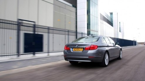 Na zeven jaar en ruim vijf-en-een-half miljoen exemplaren zit de carrire van de Bangle BMW 5-serie er op. De zesde generatie zet zich als zakelijke middenklasser in een nieuw, elegant daglicht, waa
