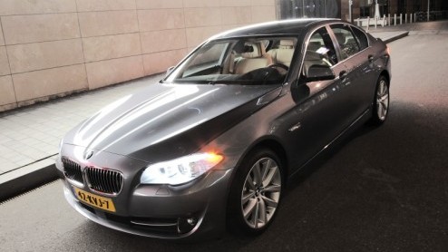 Na zeven jaar en ruim vijf-en-een-half miljoen exemplaren zit de carrire van de Bangle BMW 5-serie er op. De zesde generatie zet zich als zakelijke middenklasser in een nieuw, elegant daglicht, waa
