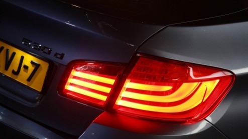 Na zeven jaar en ruim vijf-en-een-half miljoen exemplaren zit de carrire van de Bangle BMW 5-serie er op. De zesde generatie zet zich als zakelijke middenklasser in een nieuw, elegant daglicht, waa